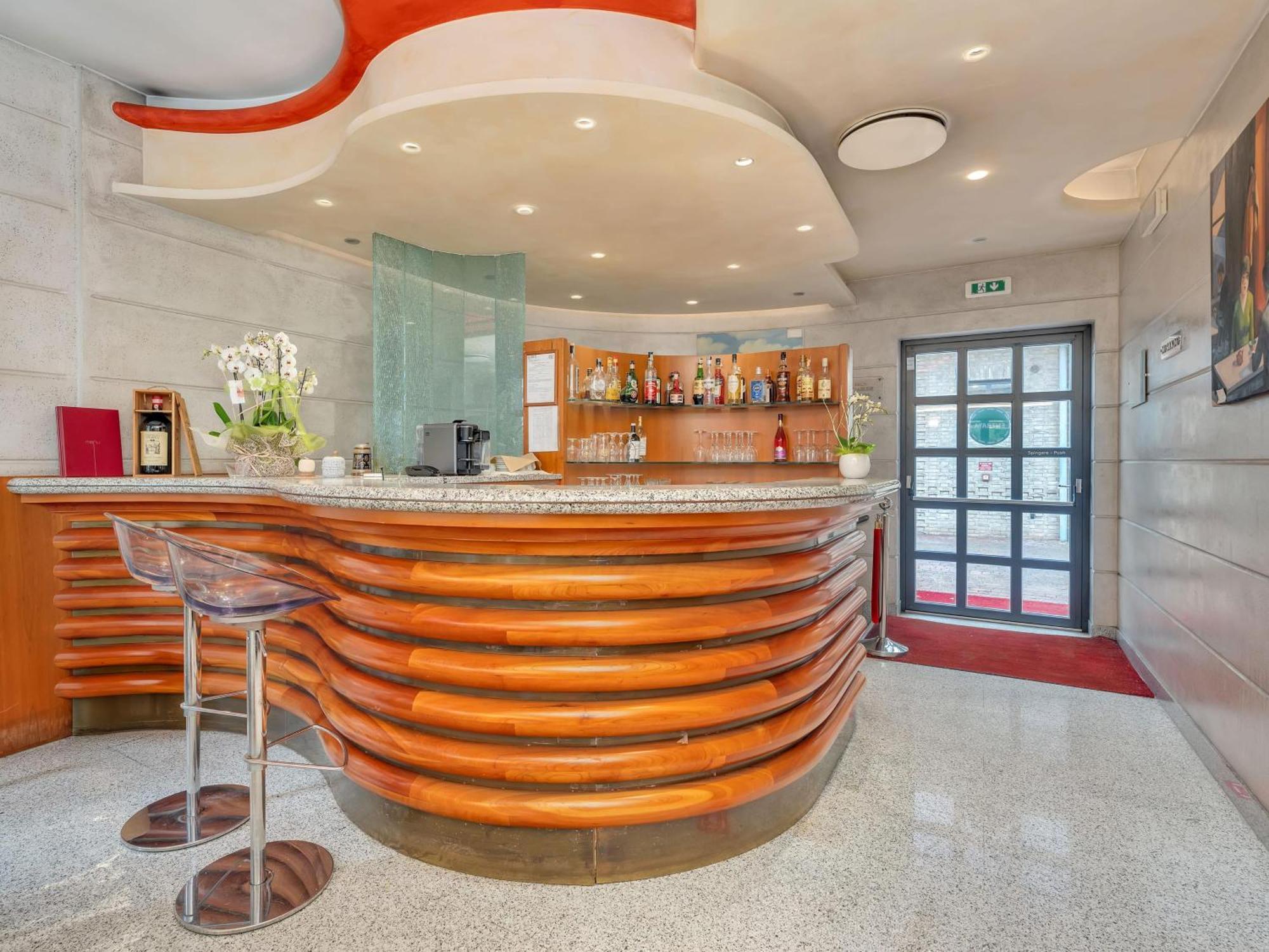 B&B Hotels Hotel Prestige Ornago Екстериор снимка